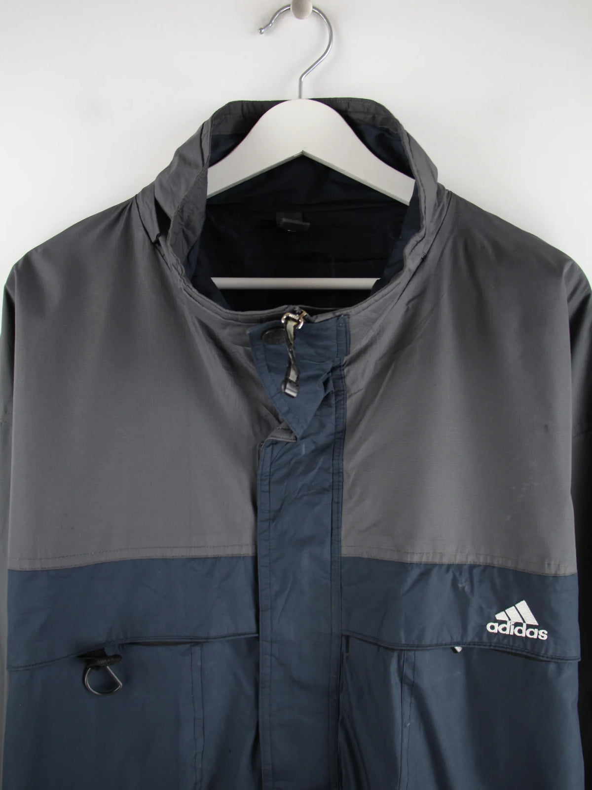 Adidas Leichte Jacke Grau 4XL – Detailansicht Vorderseite