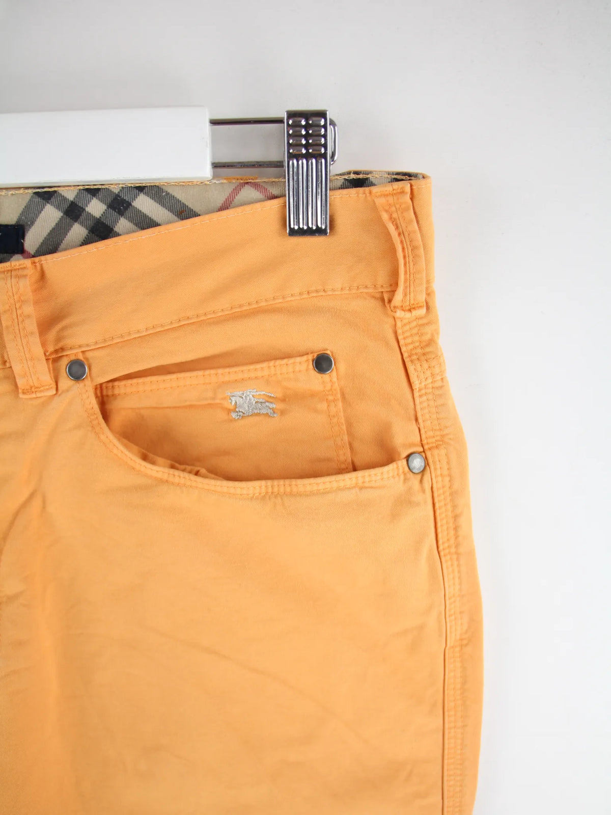 Burberry Hose Orange – Etikett