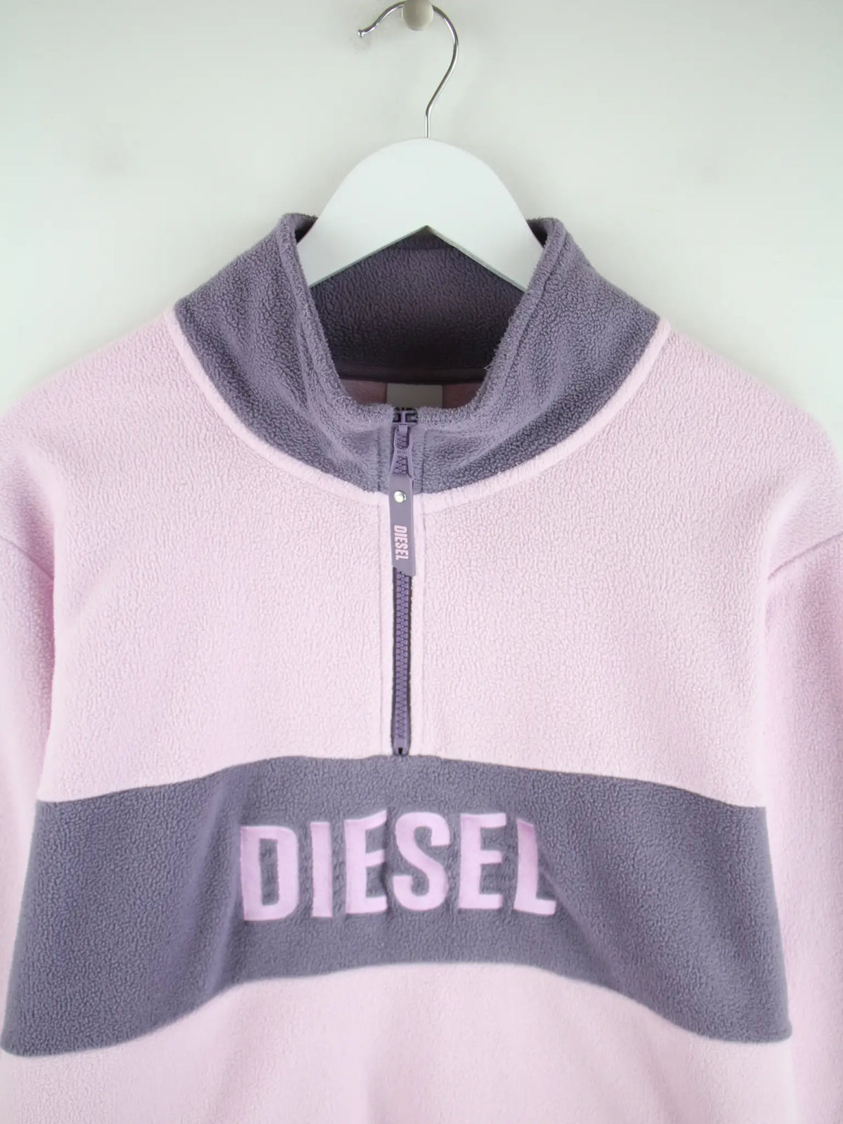 Diesel Fleece Rosa M – Detailansicht Vorderseite