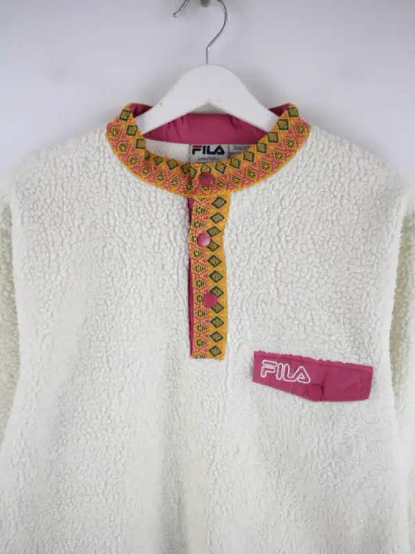 Fila Fleece Weiß M – Detailansicht Vorderseite