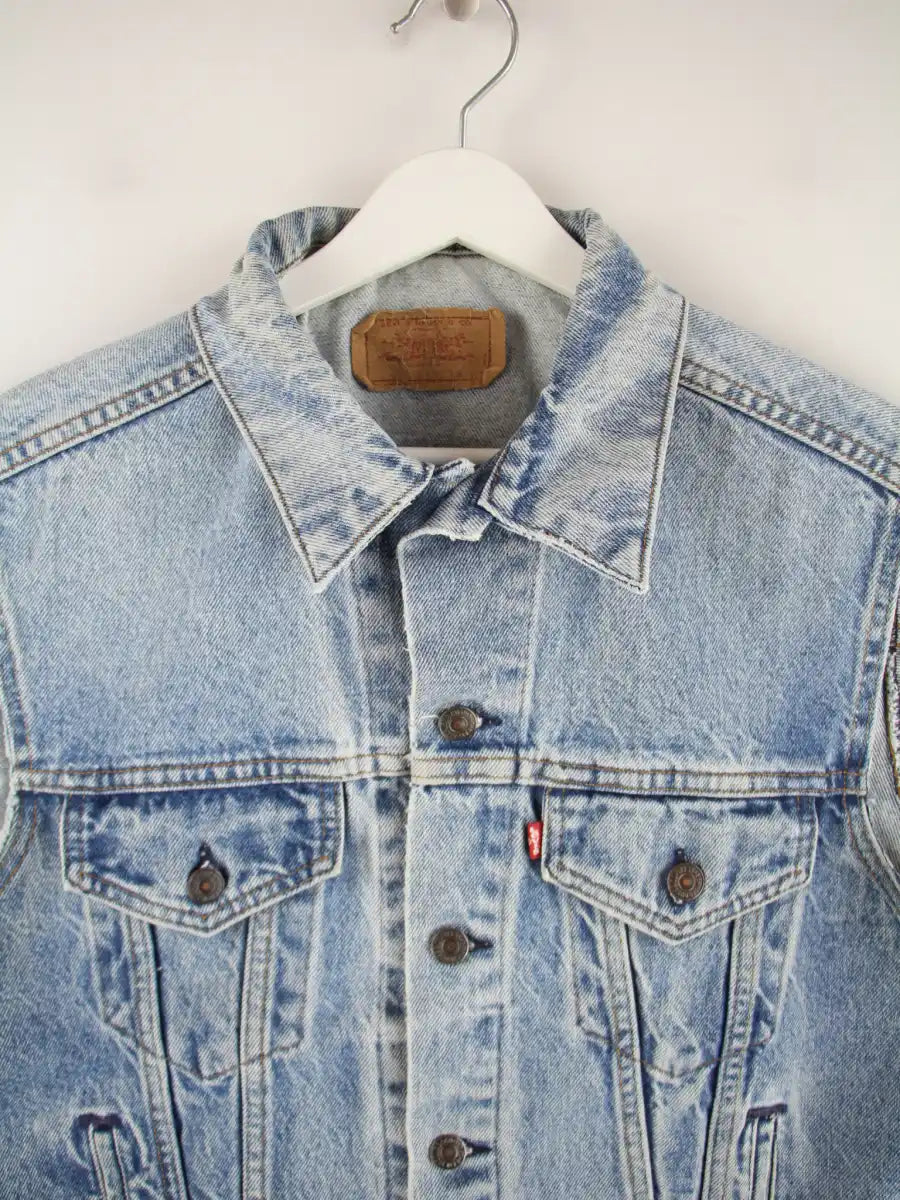 Levi's Weste Blau S – Detailansicht Vorderseite