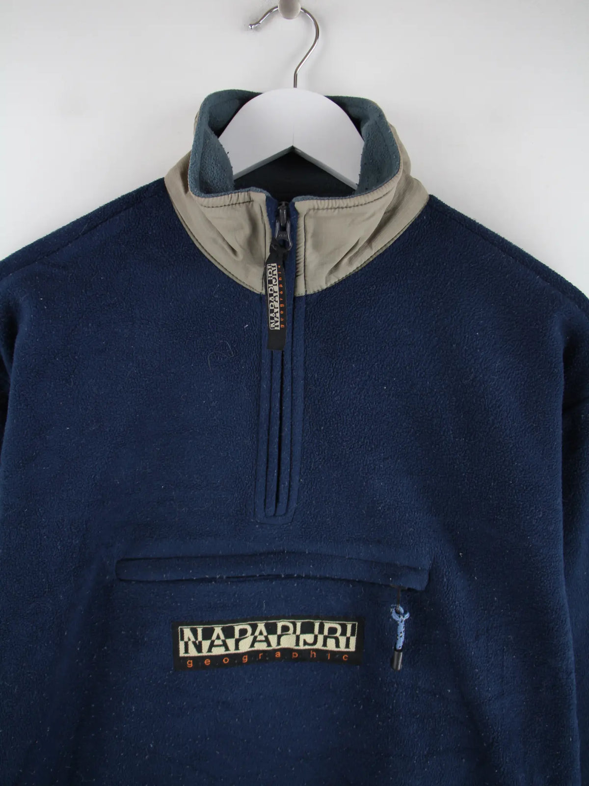 Napapijri Fleece Blau L – Detailansicht Vorderseite