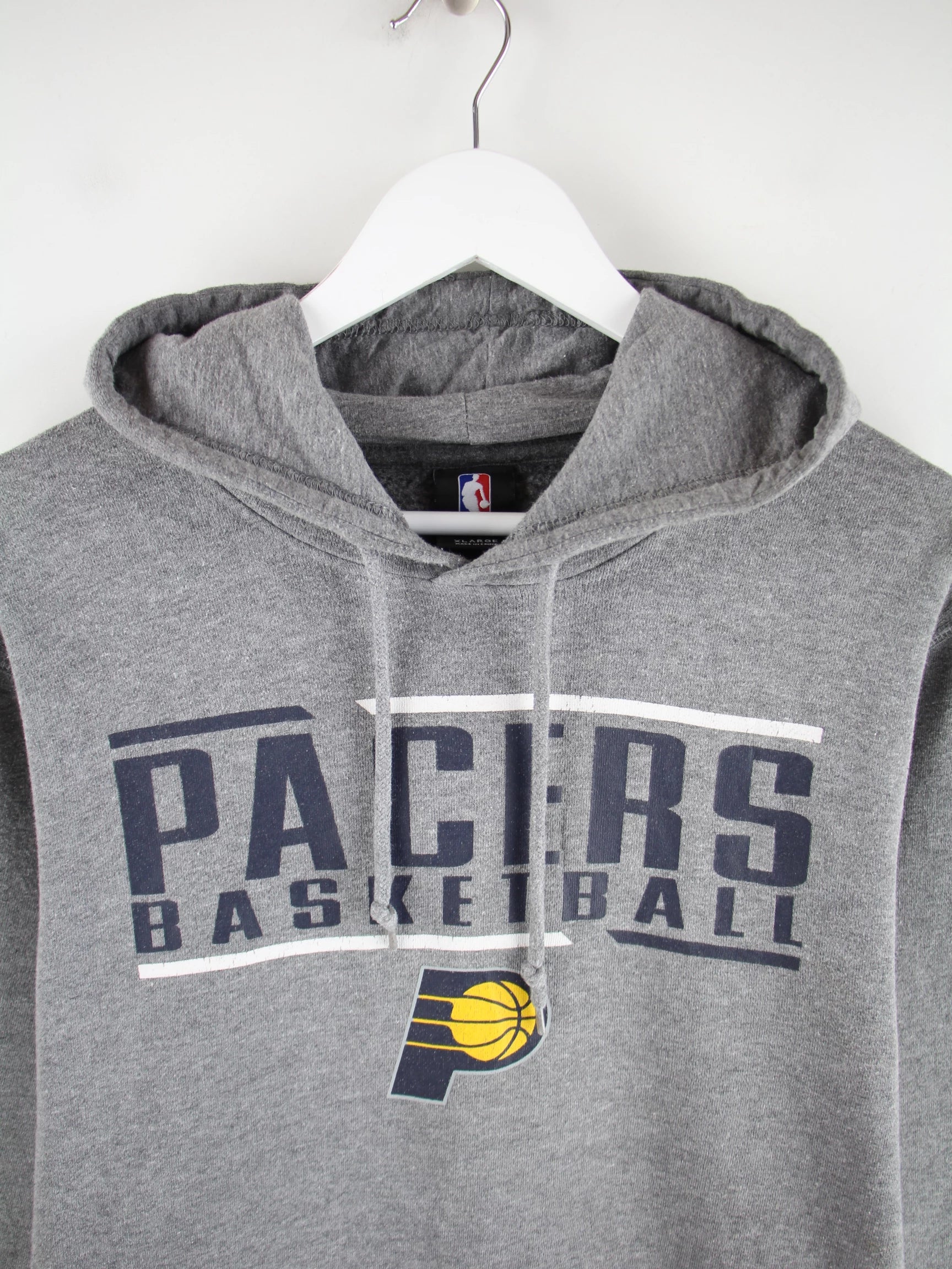 NBA Hoodie Grau XL – Detailansicht Vorderseite