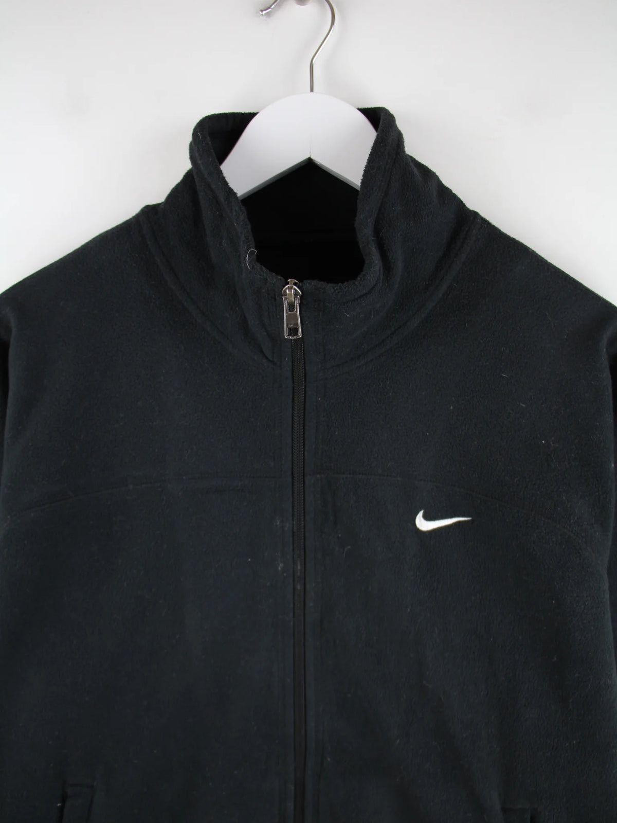 Nike Fleece Schwarz M – Detailansicht Vorderseite