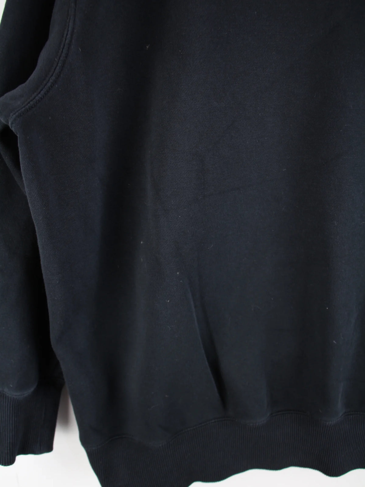 Nike Hoodie Schwarz L – Detailansicht Vorderseite