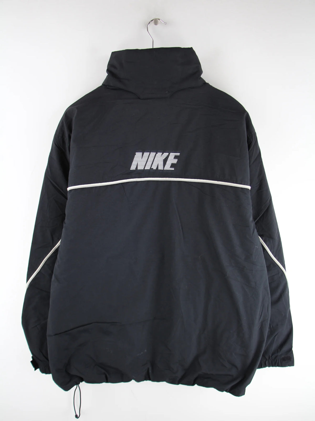 Nike Jacke Schwarz L – Detailansicht Vorderseite