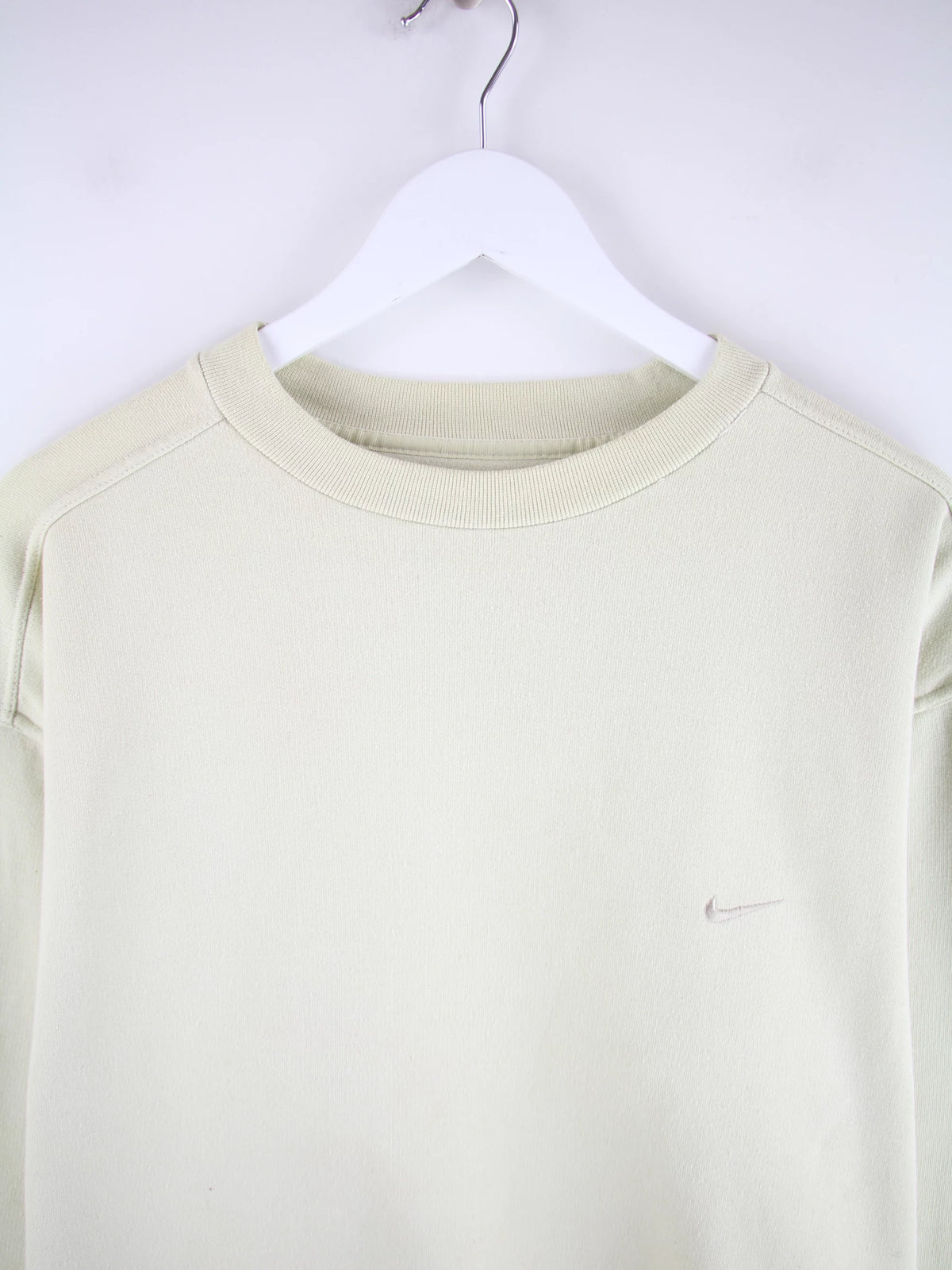 Nike Sweater Beige M – Detailansicht Vorderseite