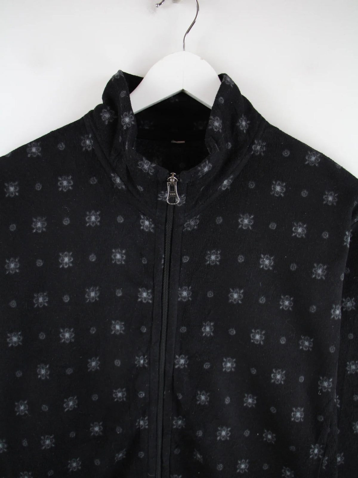 Vintage Fleece Schwarz XL – Detailansicht Vorderseite
