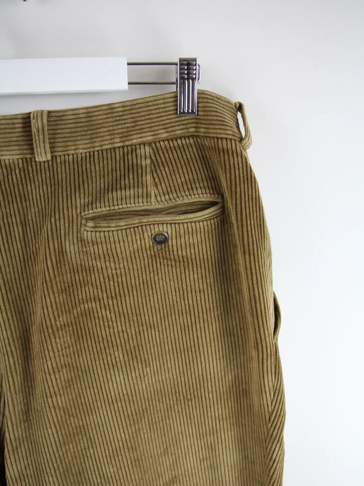 Vintage Hose Grün – Detailansicht Vorderseite