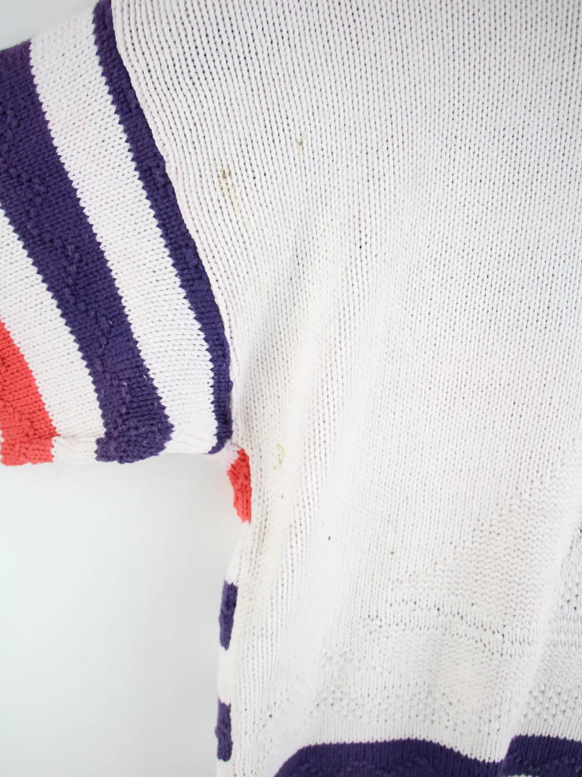 Vintage Pullover Weiß M – Detailansicht Vorderseite