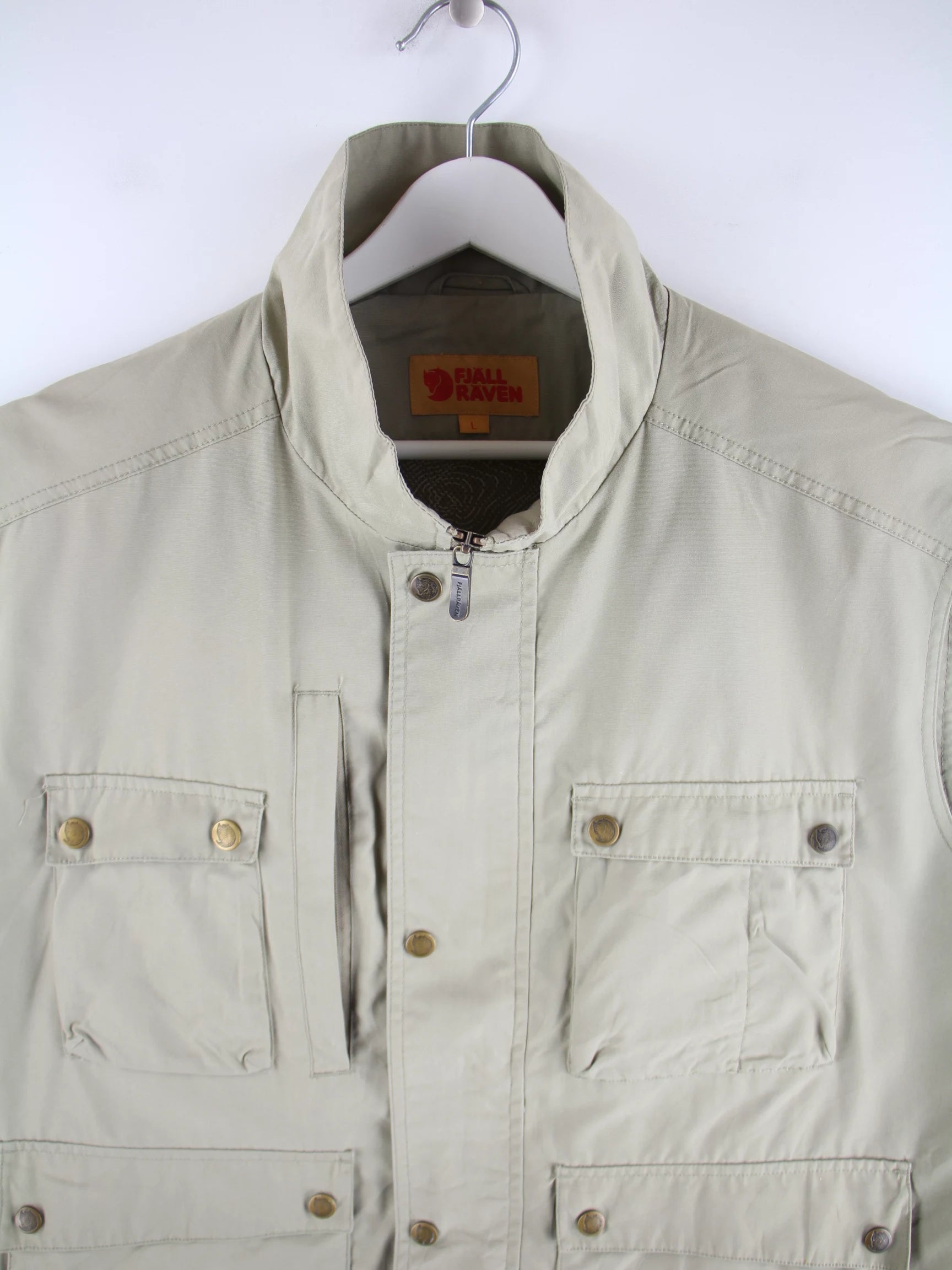 Vintage Weste Beige L – Detailansicht Vorderseite
