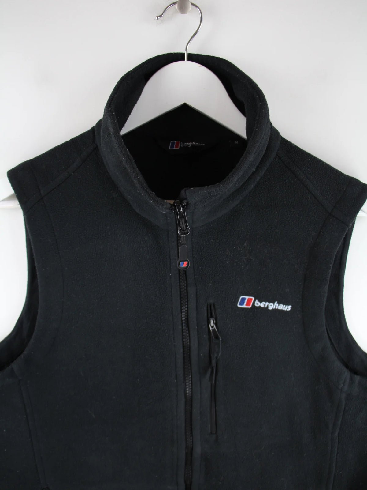 Vintage Weste Schwarz M – Detailansicht Vorderseite
