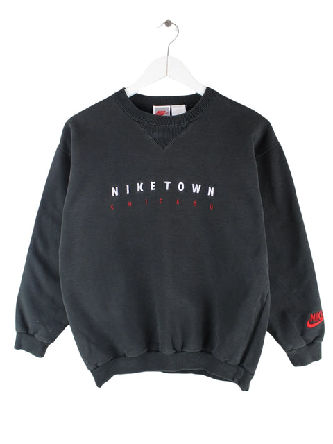 Nike Damen 90s Vintage Niketown Chicago Embroidered Sweater Schwarz XS