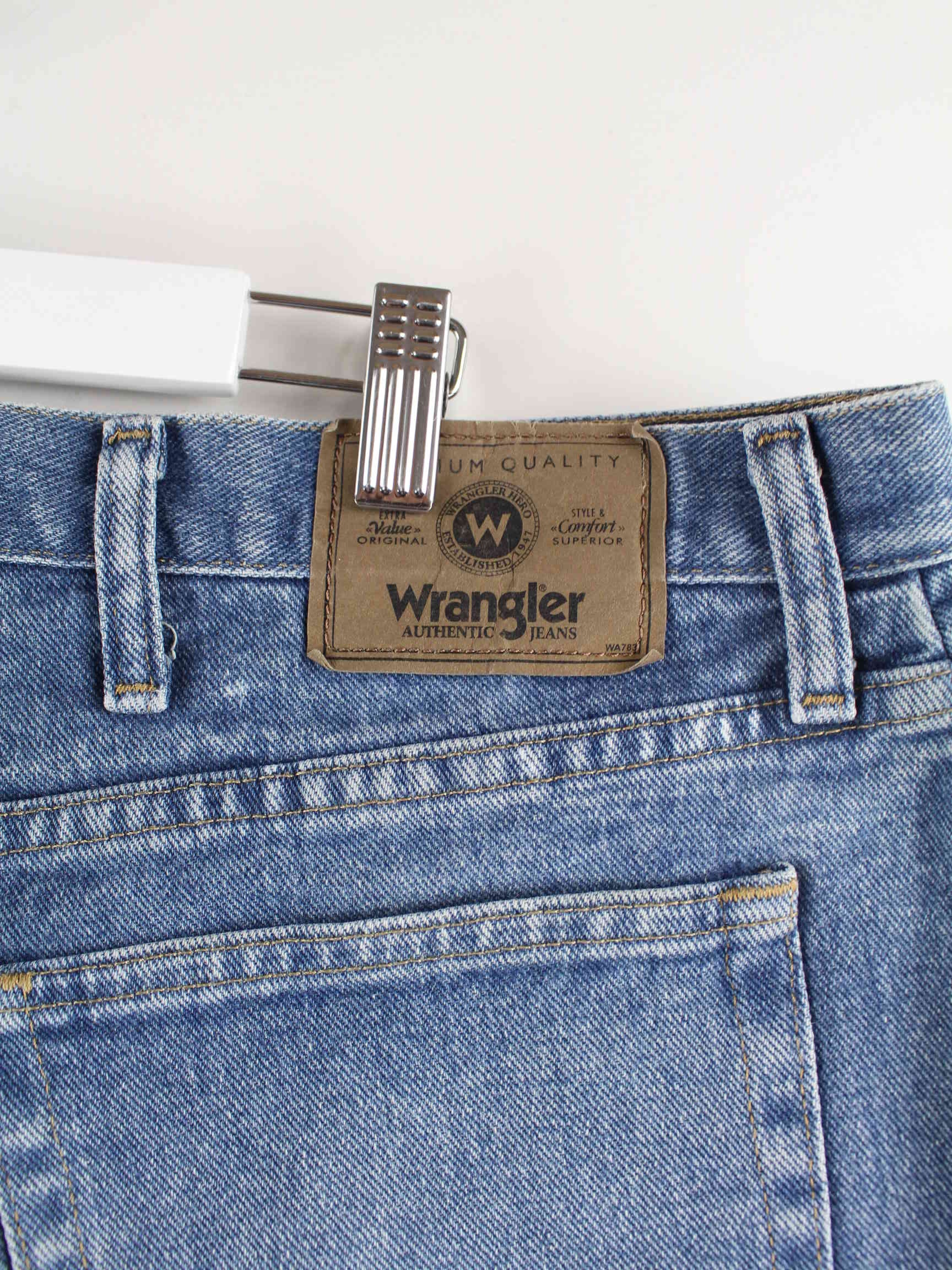 Wrangler Relaxed Fit Jeans Shorts Blau W42 (detail image 1)