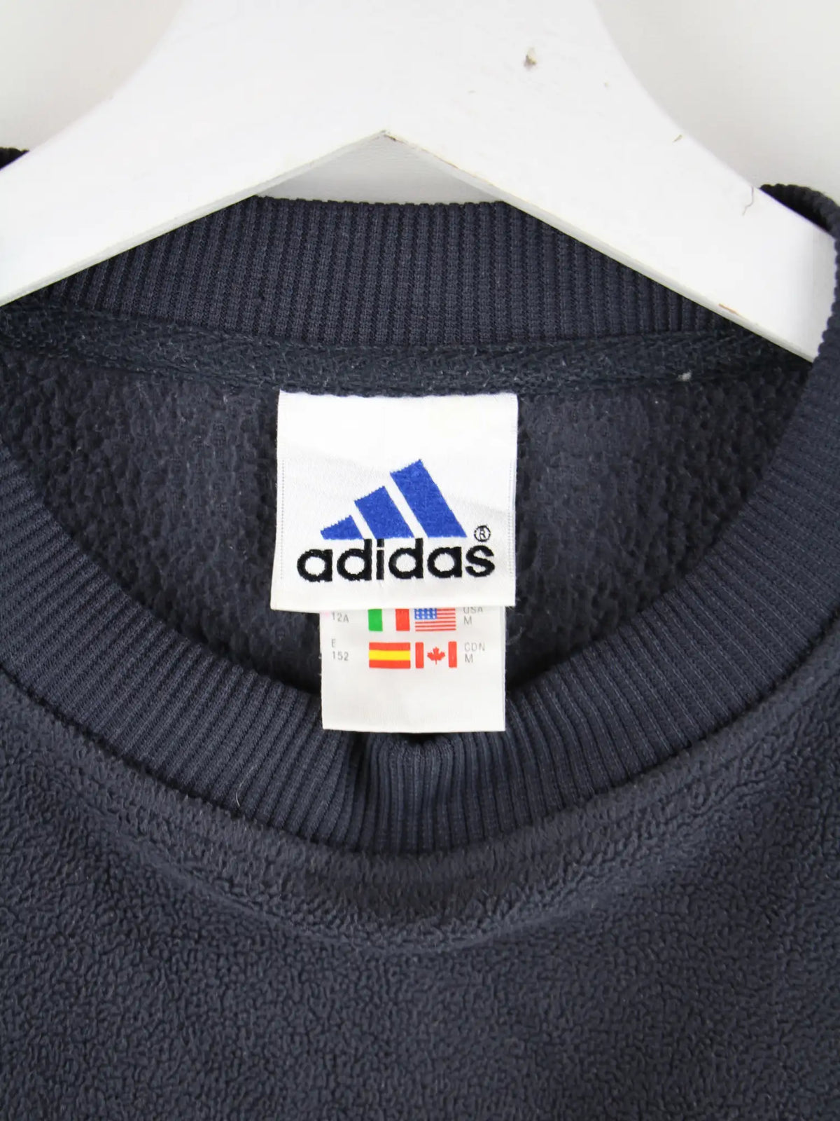 Adidas Fleece Blau M – Detailansicht Vorderseite