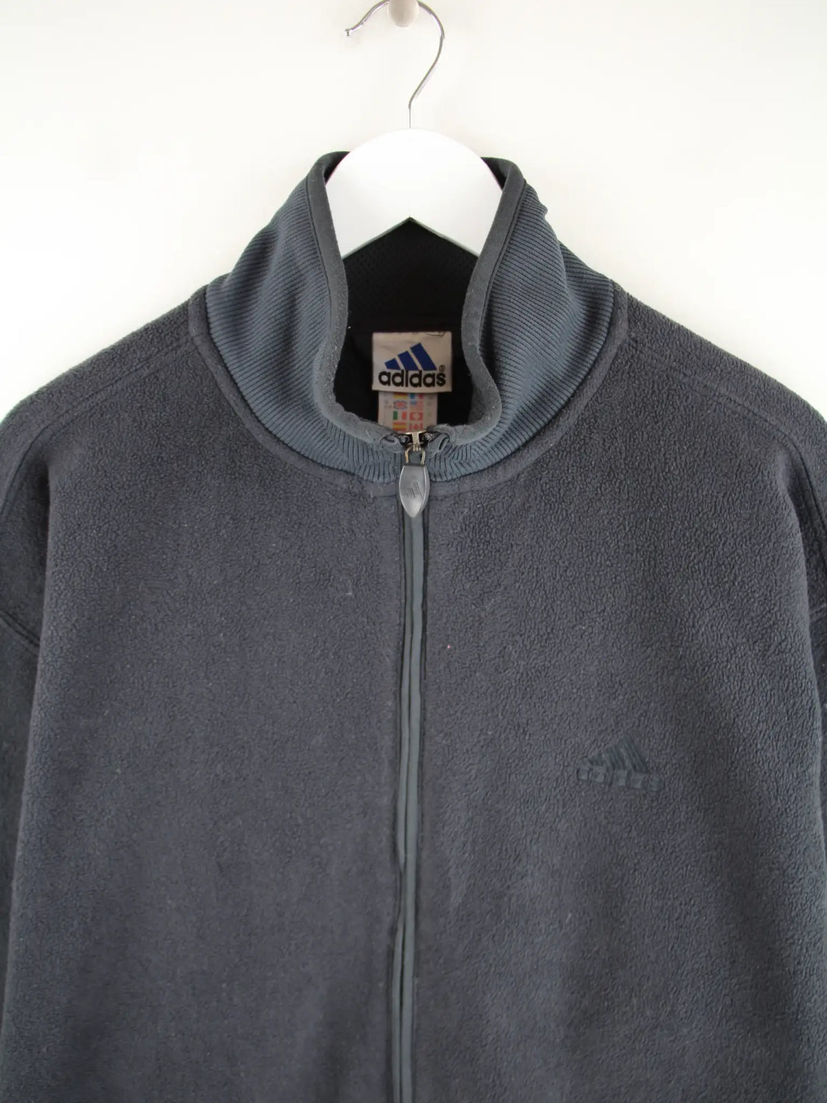 Adidas Fleece Grau XL – Detailansicht Vorderseite