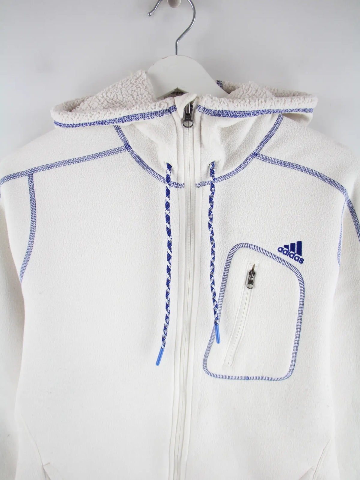 Adidas Fleece Weiß XL – Detailansicht Vorderseite