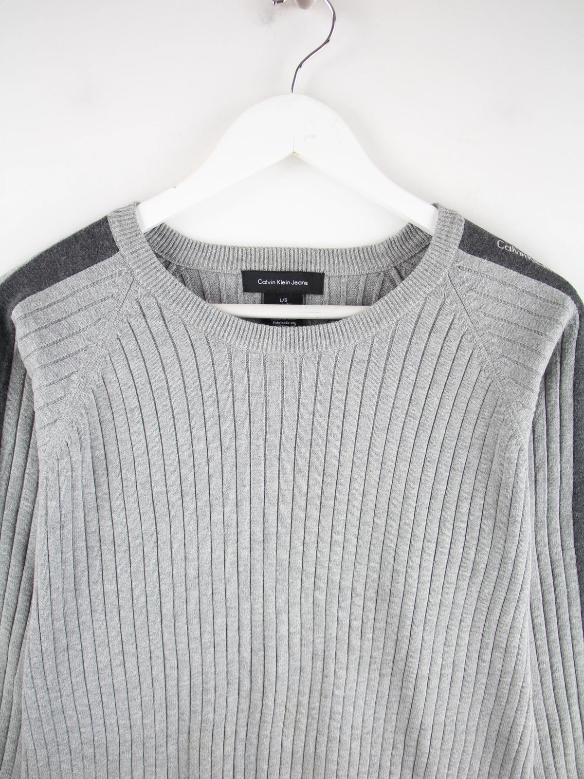 Calvin Klein Pullover Grau L – Detailansicht Vorderseite