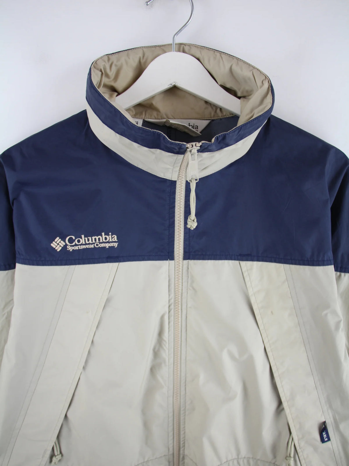 Columbia Leichte Jacke Beige S – Detailansicht Vorderseite