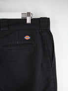 Dickies Hose Schwarz – Detailansicht Vorderseite