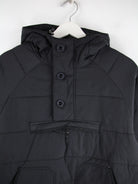 Dickies Windbreaker Schwarz S – Detailansicht Vorderseite