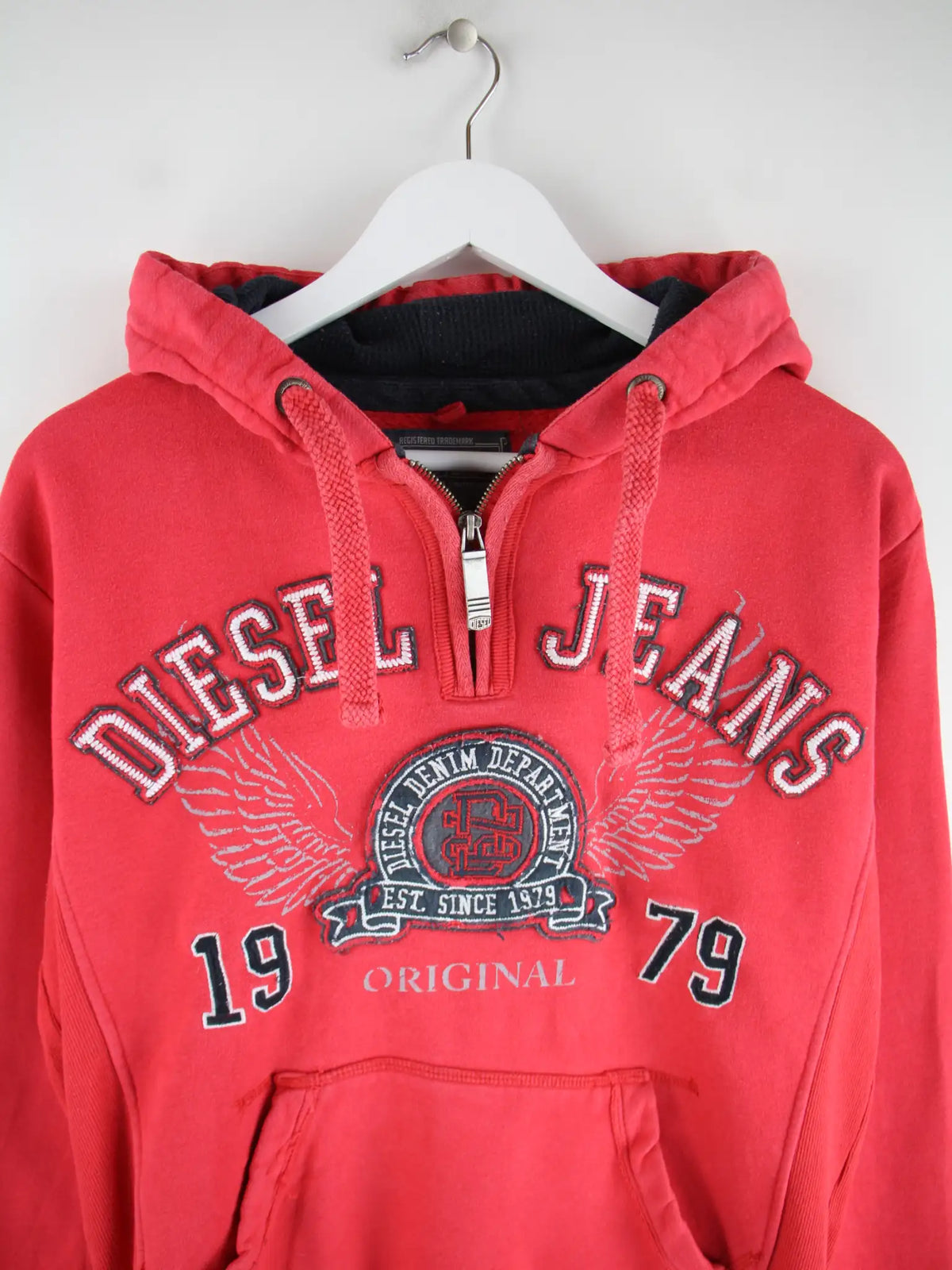 Diesel Hoodie Rot M – Detailansicht Vorderseite