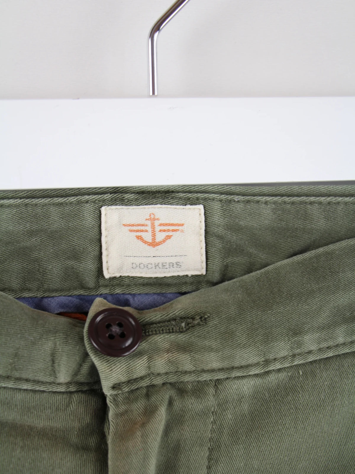 Dockers Hose Olive – Detailansicht Vorderseite