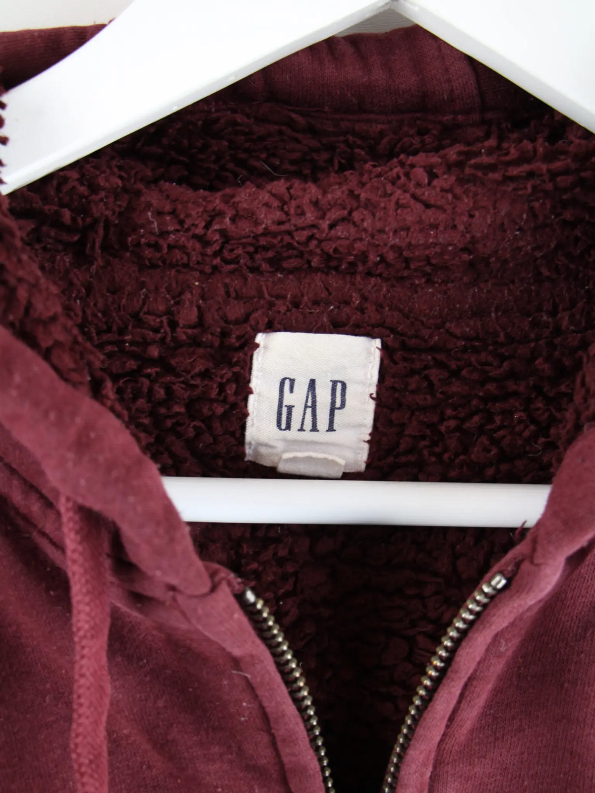 GAP Hoodie Rot M – Etikett