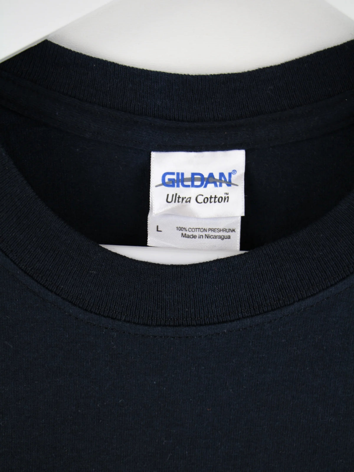 Gildan T-Shirt Schwarz L – Etikett