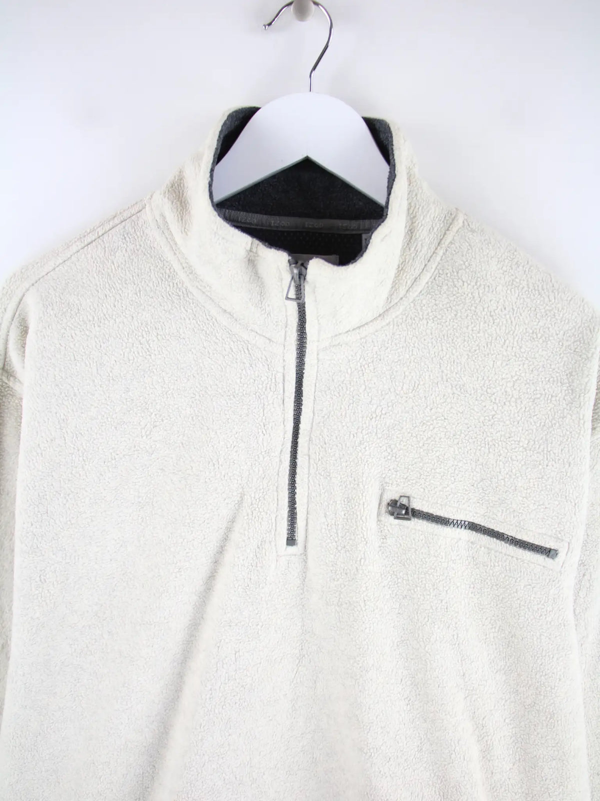 Izod Fleece Beige XL – Detailansicht Vorderseite
