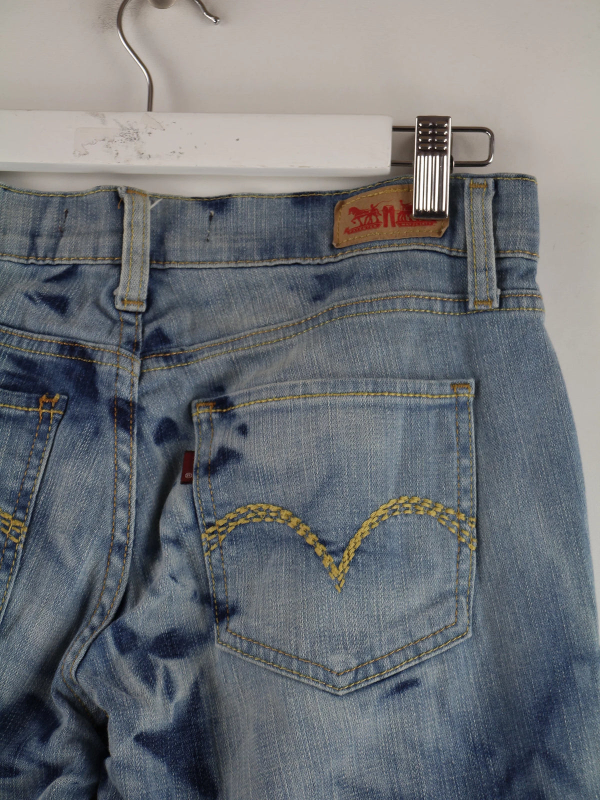 Levi's Jeans Blau W28 – Detailansicht Vorderseite
