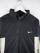 Nike Jacke Schwarz L – Detailansicht Vorderseite