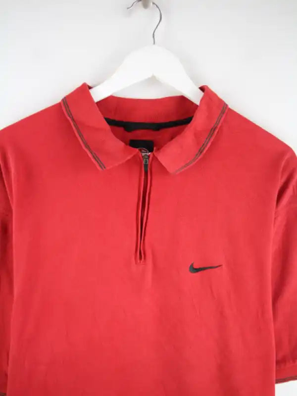 Nike Polo Rot XL – Detailansicht Vorderseite