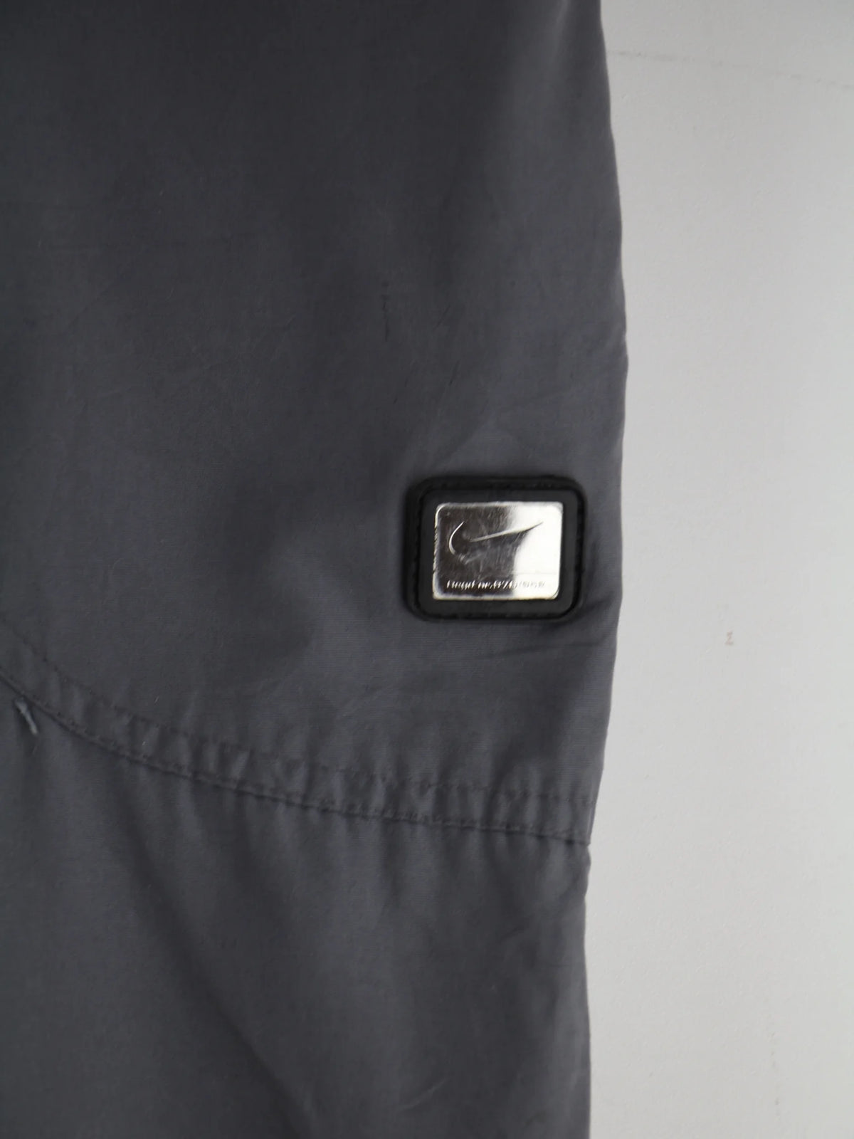 Nike Track Pants Grau XXL – Detailansicht Vorderseite