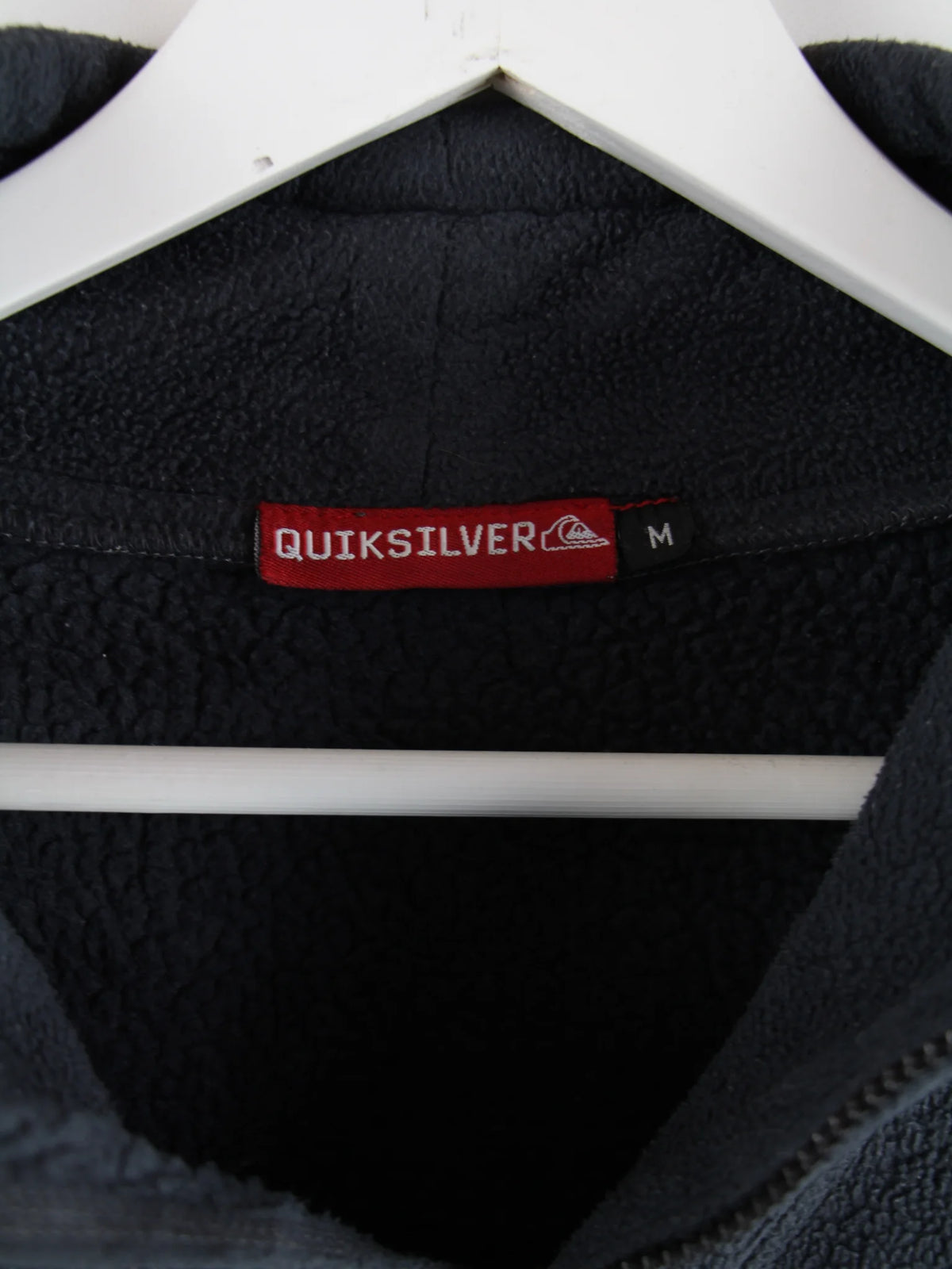 Quiksilver Fleece Grau M – Detailansicht Vorderseite
