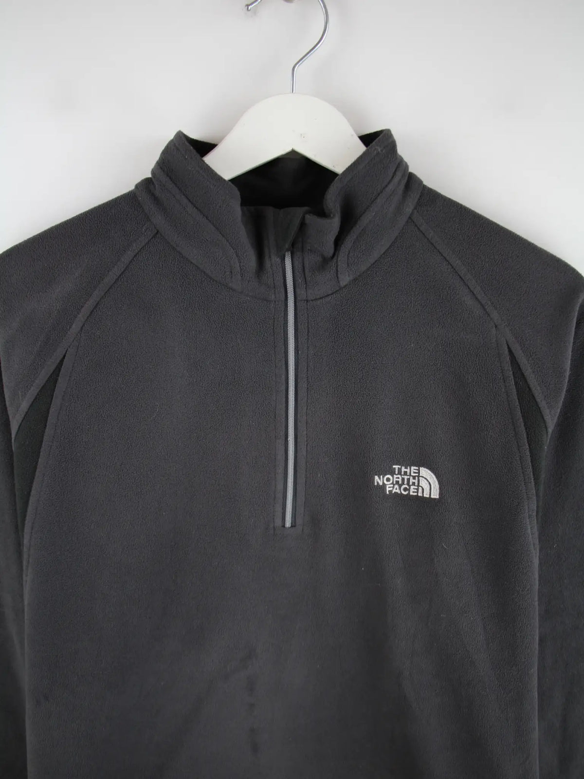 The North Face Fleece Grau M – Detailansicht Vorderseite