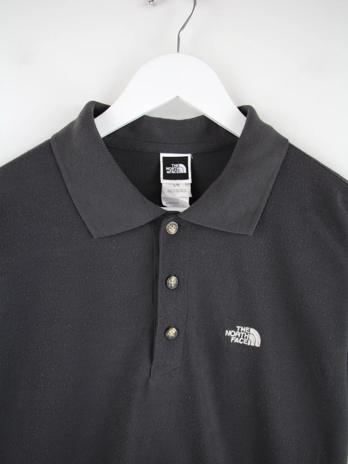 The North Face Polo Grau L – Detailansicht Vorderseite