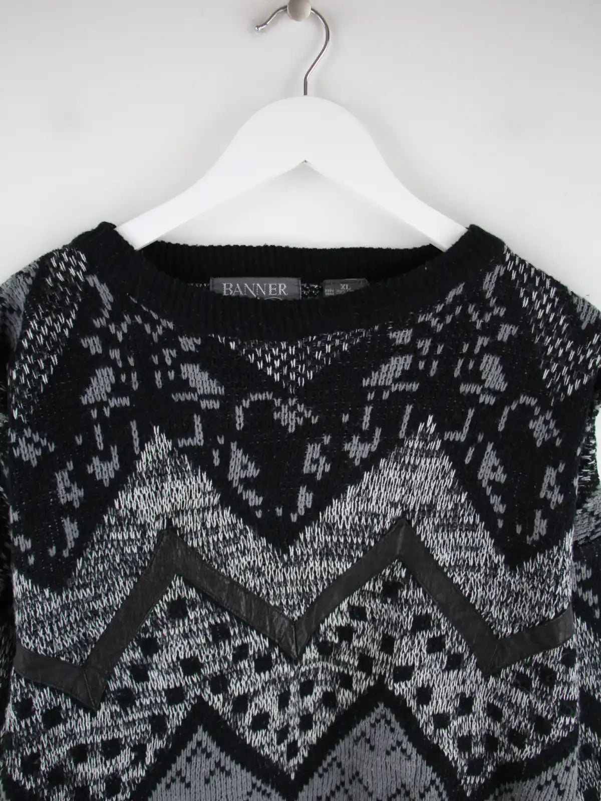 Vintage Pullover Schwarz XL – Detailansicht Vorderseite