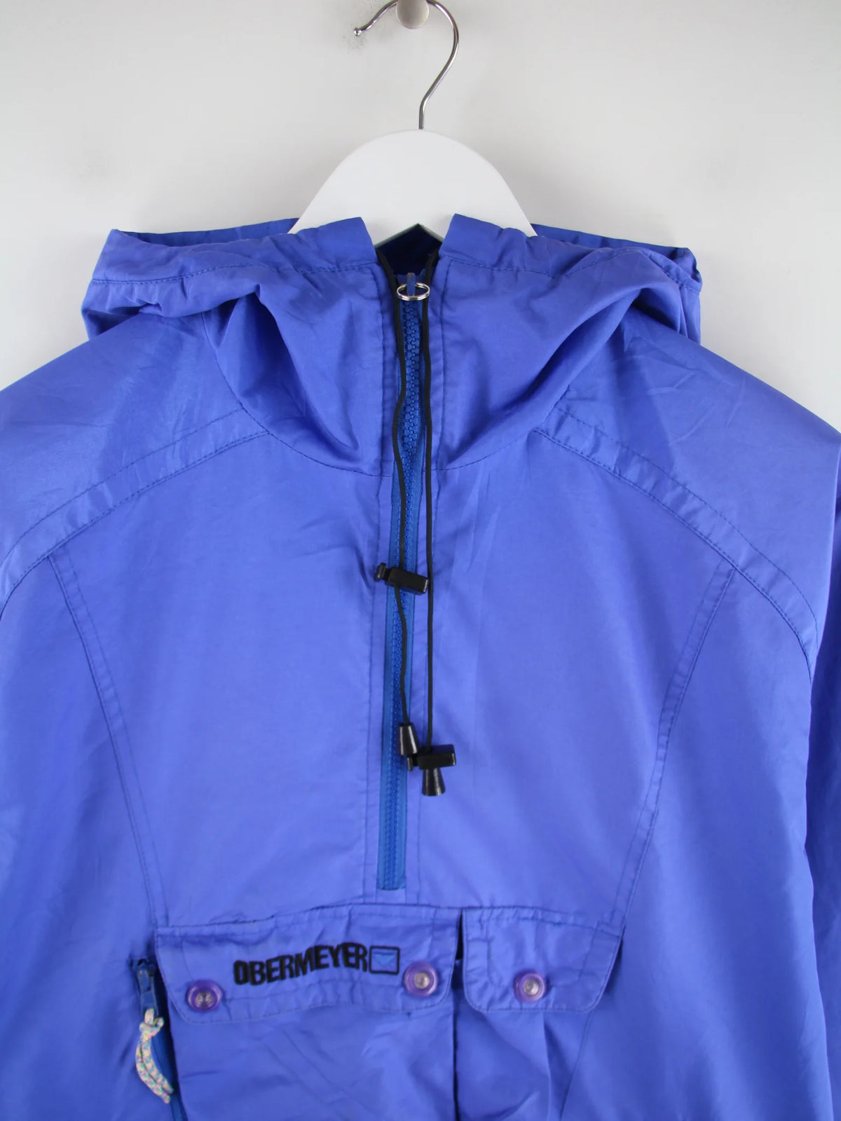 Vintage Windbreaker Blau S – Detailansicht Vorderseite