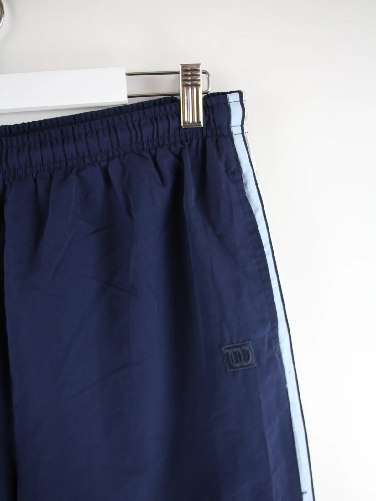 Wilson Track Pants Blau L – Detailansicht Vorderseite